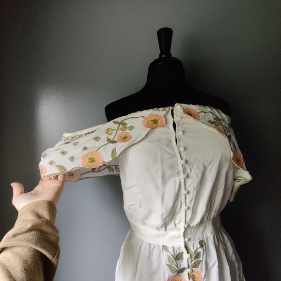 *NWT* Gimmicks Off the Shoulder Top - Picture 4 of 5